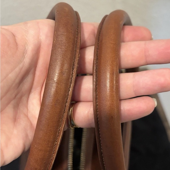 CHANEL Quilted Brown Leather Vintage Shoulder Bag - Picture 4 of 16